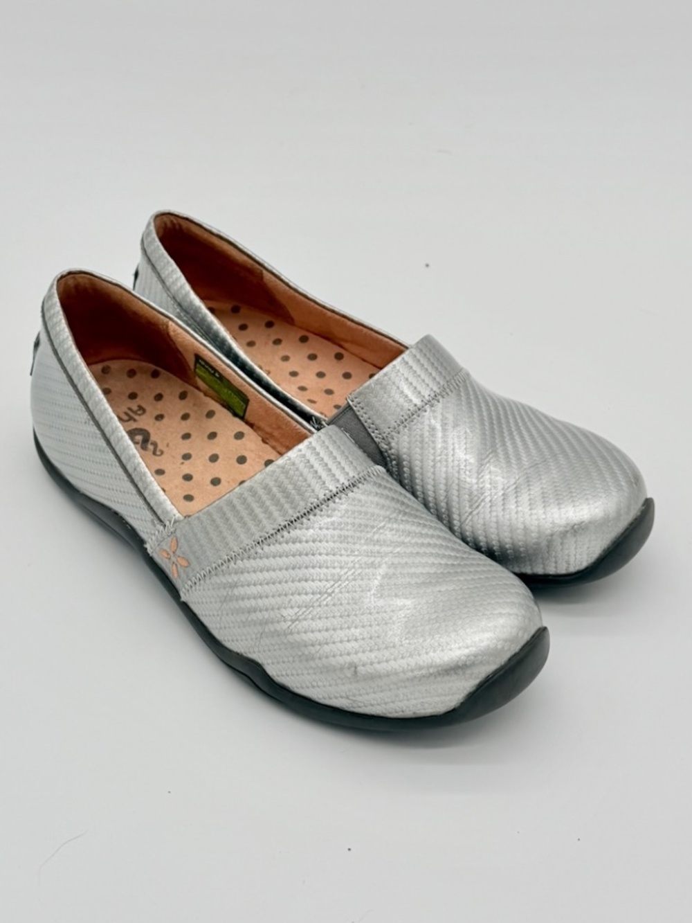 Ahnu Jackie Silver Leather Loafers Womens 7 EU 38 Embossed Slip On Comfort Flats